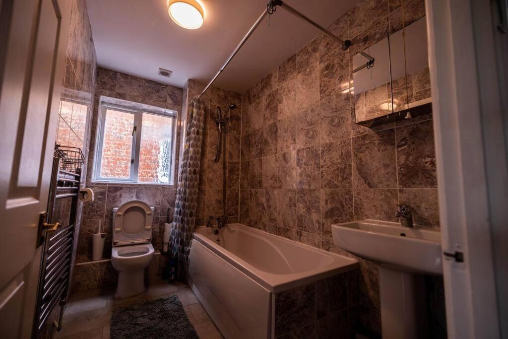 3 Bedrooms House-Sofabed-Parking-Bbqstove-Garden London Luaran gambar