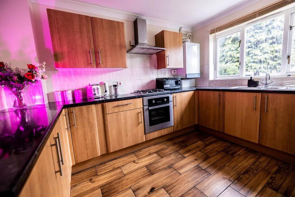 3 Bedrooms House-Sofabed-Parking-Bbqstove-Garden London Luaran gambar