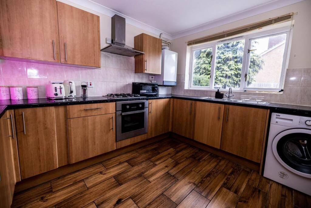 3 Bedrooms House-Sofabed-Parking-Bbqstove-Garden London Luaran gambar